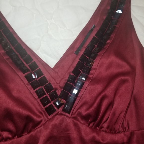 The limited v-neck camisole-fitted top with beaded neckline - Picture 2 of 10